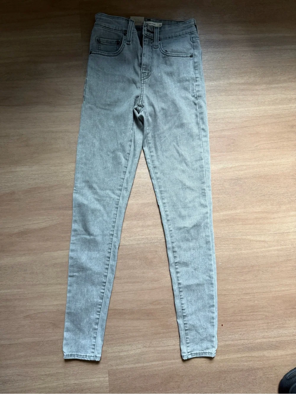 Levi's Light Grey High-Rise Skinny Jeans